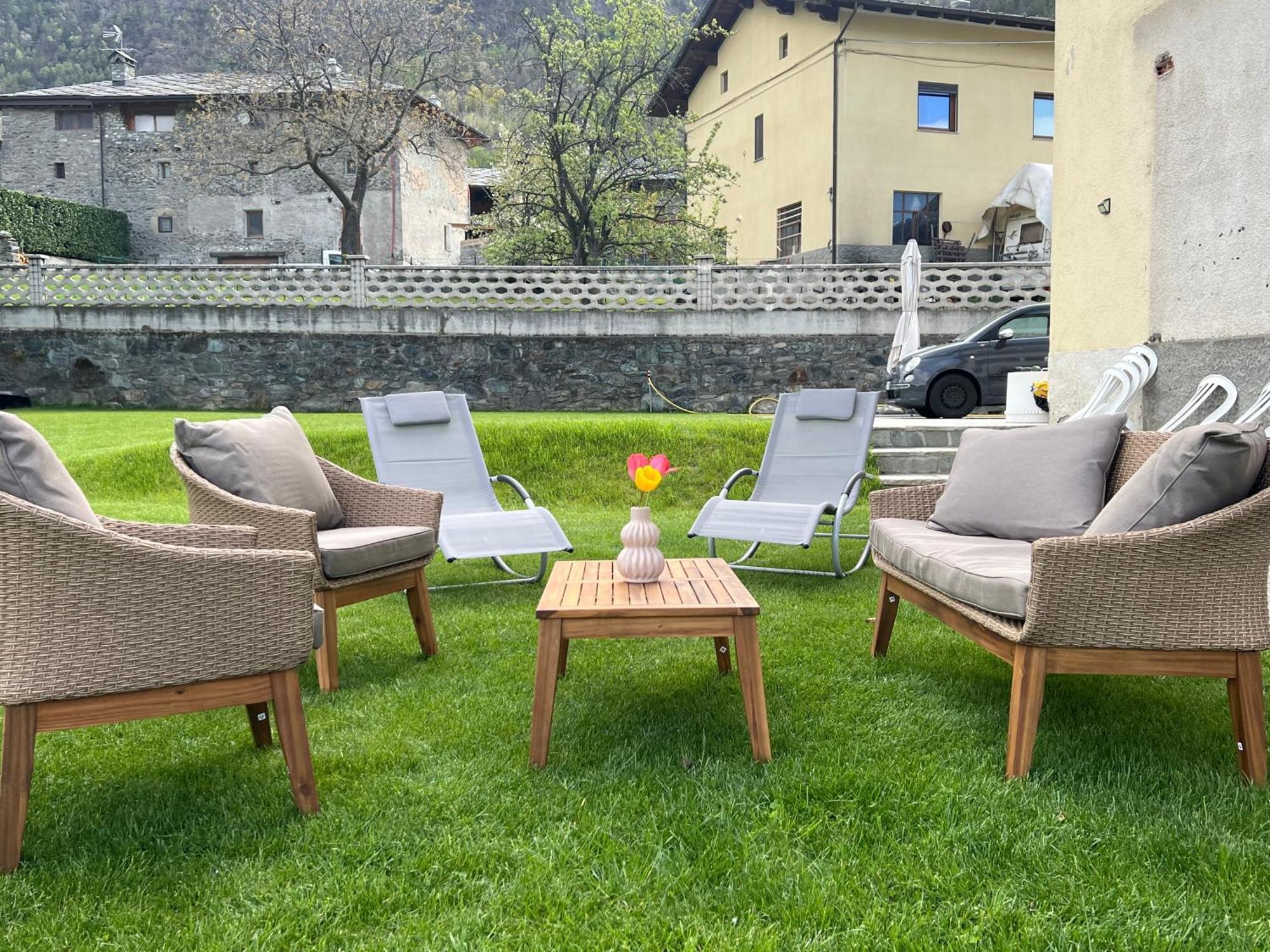 Ferienwohnung La Rose Du Prevot Fénis Exterior foto