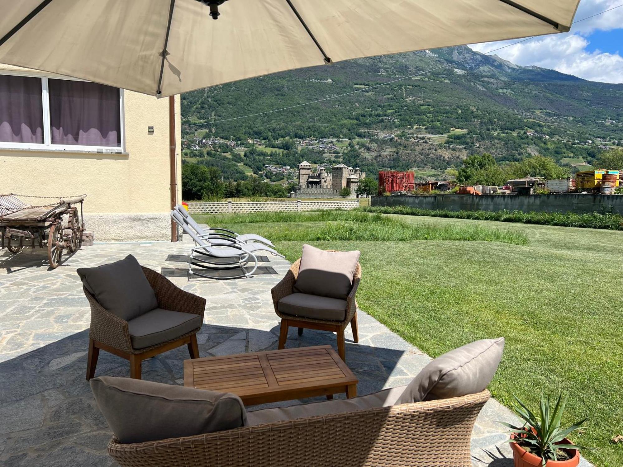 Ferienwohnung La Rose Du Prevot Fénis Exterior foto